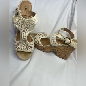 AMERICAN EAGLE Outfitters Cream Lace Wedge Sandals